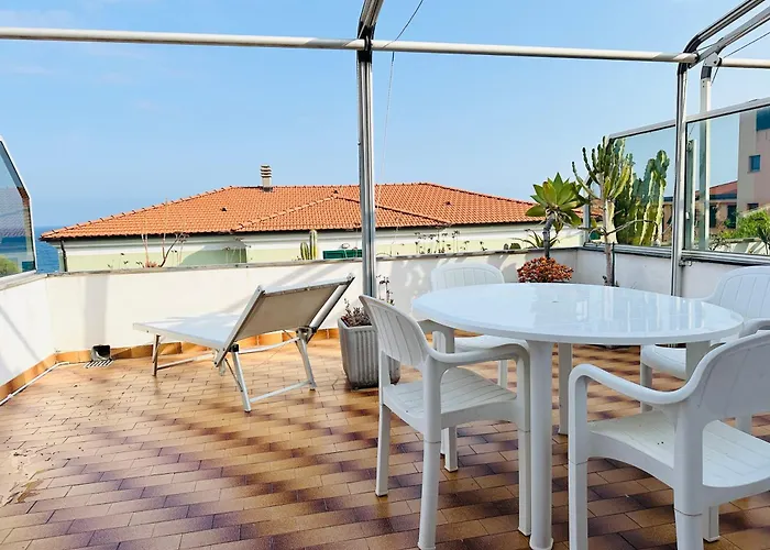 Very Close To The Terrace With A Sea View Apartamento Riva Ligure
